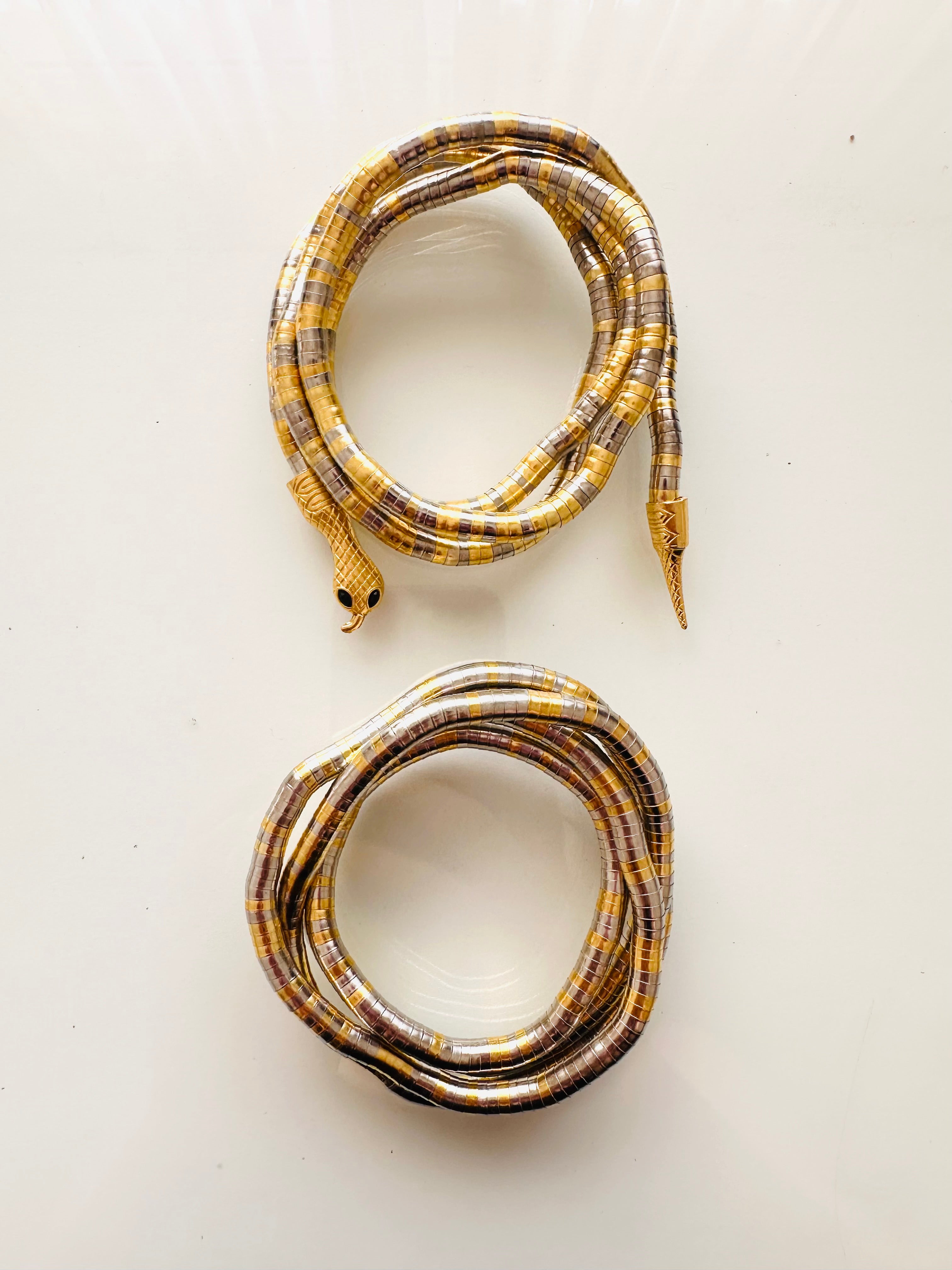 Snake cravat