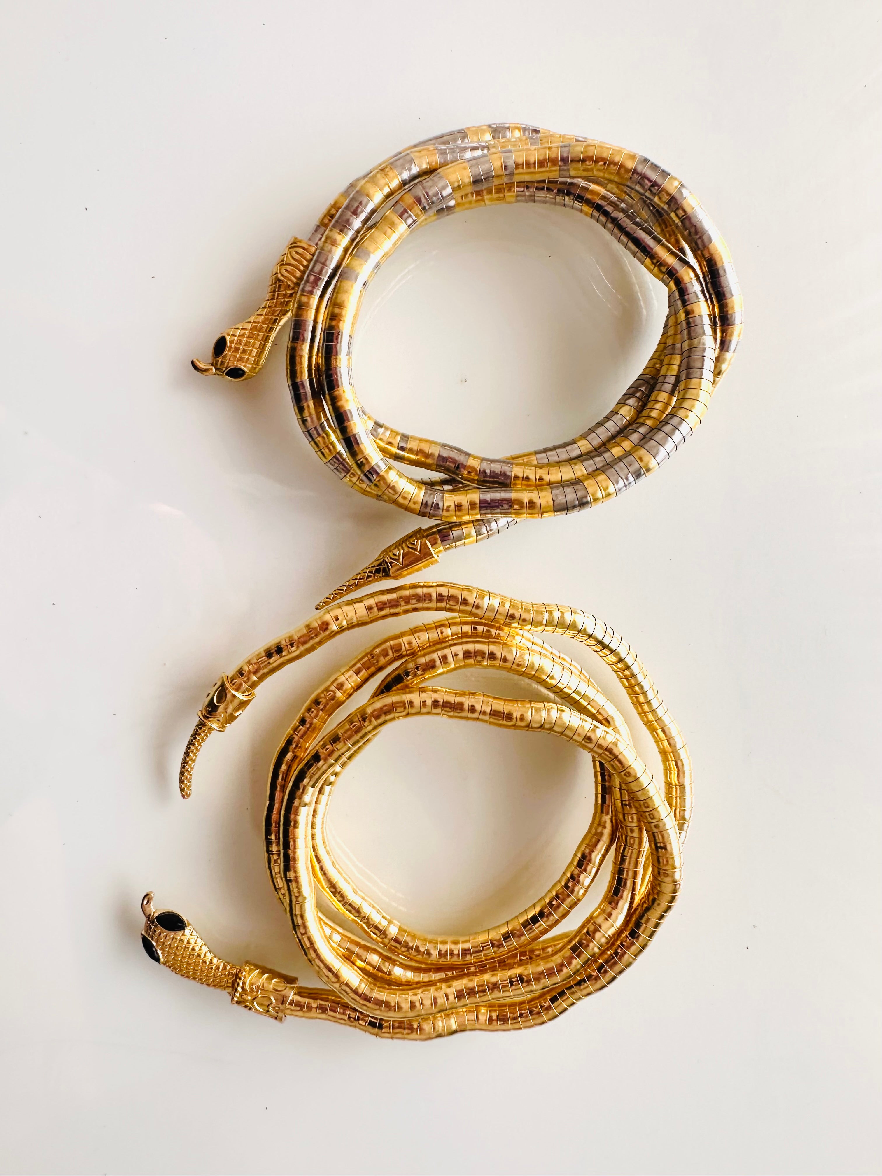 Snake cravat