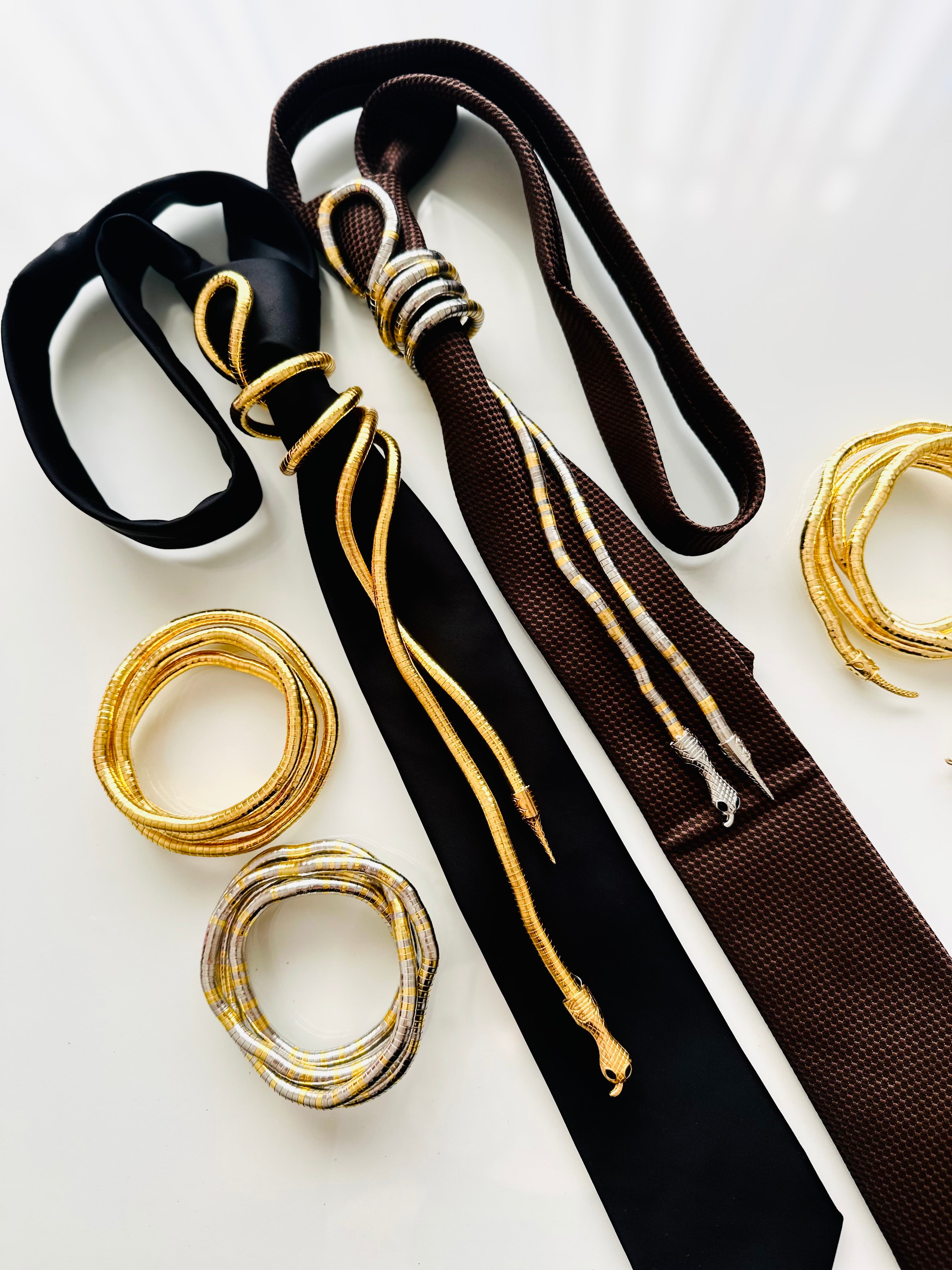 Snake cravat
